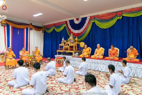 ภาพ No.40753:พิธีตัดปอยผม ปลงผม ขอขมารับผ้าไตรและพิธีบรรพชา ในโครงการอุปสมบท บูชาธรรมมหาปูชนียาจารย์ ประจำปี 2564 ชุดที่ 16