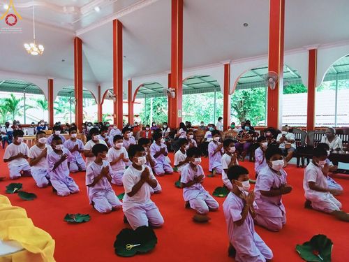 ภาพ No.45732:ประมวลภาพกิจกรรม โครงการบรรพชาสามเณรฟื้นฟูพระพุทธศาสนาทั่วไทย ณ วัดเวฬุวัน และศูนย์ปฏิบัติธรรมและอบรมเยาวชนยะลา