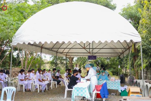 ภาพ No.39278:พิธีตัดปอยผมและปลงผมในโครงการอุปสมบท บูชาธรรมมหาปูชนียาจารย์ ประจำปี 2564 ชุดที่ 1