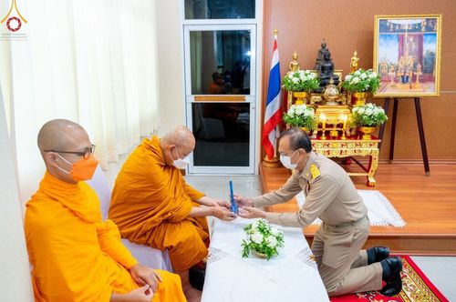 ภาพ No.47413:ประมวลภาพวัดพระธรรมกาย มูลนิธิธรรมกาย และคณะศิษยานุศิษย์ฯ รับมอบโล่เกียรติคุณผู้สนับสนุนการขับเคลื่อน “โครงการ Drive thru เจอ แจก จบ เพื่อชาวปทุมฯ”