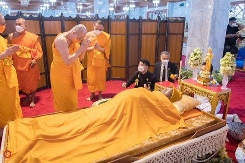 ภาพ No.40738:คณะสงฆ์วัดพระธรรมกาย ร่วมสรงน้ำสรีระสังขาร สมเด็จพระมหารัชมังคลาจารย์ (ช่วง วรปุญโญ