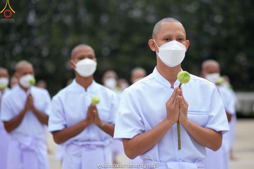 ภาพ No.40838:พิธีตัดปอยผม ปลงผม ขอขมารับผ้าไตรและพิธีบรรพชา ในโครงการอุปสมบท บูชาธรรมมหาปูชนียาจารย์ ประจำปี 2564 ชุดที่ 17