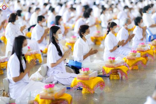 ภาพ No.51926:ประมวลภาพพิธีกฐินสัมฤทธิ์ ปีที่ 15 และกฐินสมทบ วัดกัลยาณมิตรทั้งภายในและต่างประเทศ ปีที่ 5