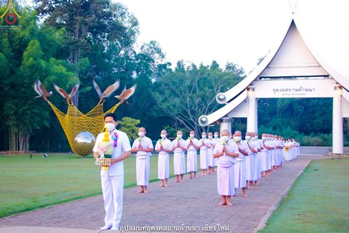 ภาพ No.40660:พิธีตัดปอยผม ปลงผม ขอขมารับผ้าไตรและพิธีบรรพชา ในโครงการอุปสมบท บูชาธรรมมหาปูชนียาจารย์ ประจำปี 2564 ชุดที่ 15