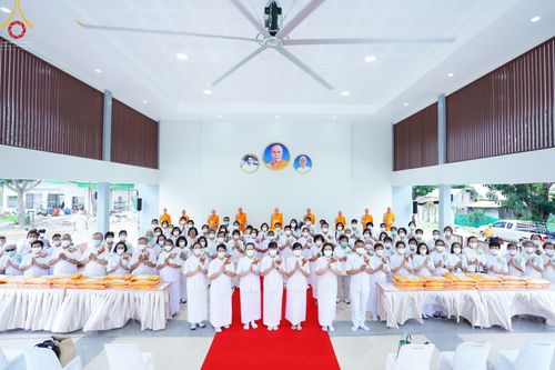 ภาพ No.52129:ประมวลภาพพิธีสักการะพระมงคลเทพมุนี (สด จนฺทสโร) ณ ศูนย์ปฏิบัติธรรมพระมงคลเทพมุนี