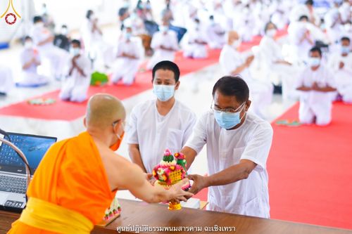 ภาพ No.39552:พิธีตัดปอยผม ปลงผม ขอขมารับผ้าไตรและพิธีบรรพชา ในโครงการอุปสมบท บูชาธรรมมหาปูชนียาจารย์ ประจำปี 2564 ชุดที่ 3