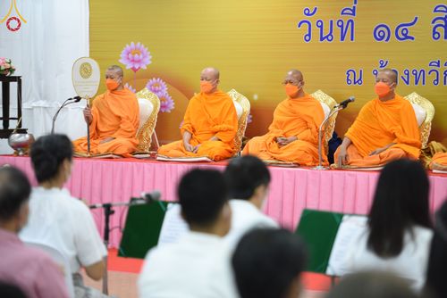 ภาพ No.49762:ประมวลภาพพิธีสักการะรูปหล่อพระมงคลเทพมุนี หลวงปู่วัดปากน้ำ ณ ห้างทวีกิจคอมเพล็กซ์ อ.เมือง จ.สระบุรี