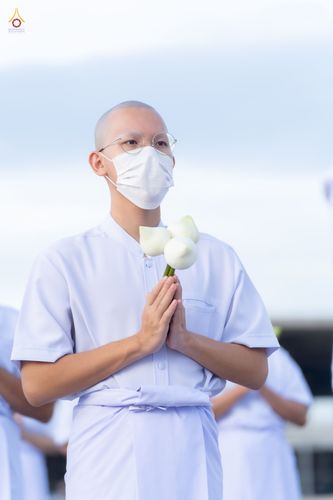 ภาพ No.47516:ประมวลภาพพิธีขอขมาและมอบผ้าไตร โครงการบรรพชาอุปสมบทหมู่ รุ่นเข้าพรรษา 2565