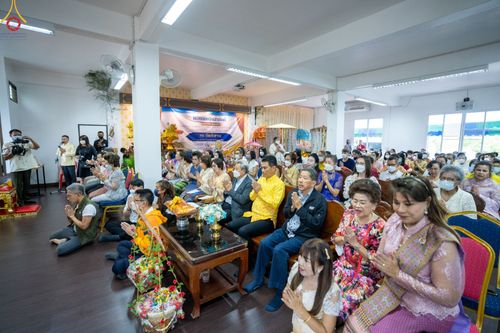 ภาพ No.53296:ประมวลภาพพิธีทอดกฐินสามัคคี ณ วัดอิสาน จ.นครราชสีมา