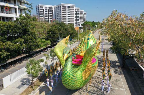 ภาพ No.42641:พิธีอัญเชิญมยุรนาวากาศ ประดิษฐาน ณ อาคาร 100 ปี เนื่องในวันคล้ายวันเกิด ครบ 113 ปี คุณยายอาจารย์มหารัตนอุบาสิกาจันทร์ ขนนกยูง