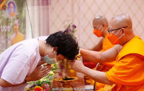 ภาพ No.39623:พิธีตัดปอยผม ปลงผม ขอขมารับผ้าไตรและพิธีบรรพชา ในโครงการอุปสมบท บูชาธรรมมหาปูชนียาจารย์ ประจำปี 2564 ชุดที่ 4