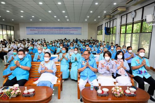 ภาพ No.53226:ประมวลภาพพิธีทำบุญ และฟังเทศน์ บทพระธรรมเทศนาเฉลิมพระธรรมบารมีใน “อุภินนมัตถจรกถา” เนื่องในโอกาสมหามงคลเฉลิมพระชนมพรรษา 90 พรรษา สมเด็จพระนางเจ้าสิริกิติ์ พระบรมราชินีนาถ พระบรมราชชนนีพันปีหลวง