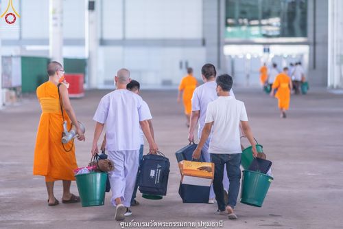 ภาพ No.39992:พิธีตัดปอยผม ปลงผม ขอขมารับผ้าไตรและพิธีบรรพชา ในโครงการอุปสมบท บูชาธรรมมหาปูชนียาจารย์ ประจำปี 2564 ชุดที่ 8