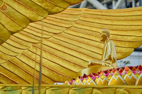 ภาพ No.43200:พิธีอัญเชิญมยุรนาวากาศ บูชาธรรมมหาปูชนียาจารย์ วันพฤหัสบดีที่ 3 กุมภาพันธ์ พ.ศ. 2565