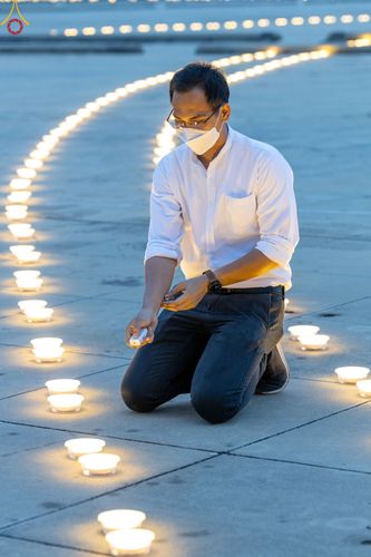 ภาพ No.49060:ประมวลภาพพิธีจุดประทีป  ในวันสมาธิโลก (วันเสาร์ที่ 6 สิงหาคม พ.ศ. 2565)