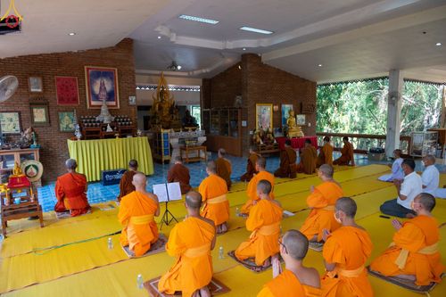 ภาพ No.43753:พิธีประดิษฐานพระบรมสารีริกธาตุเจดีย์พระพุทธเจ้า 28 พระองค์  ณ โบสถ์เรือหงษ์วัดพระธาตุแสนคำฟู 