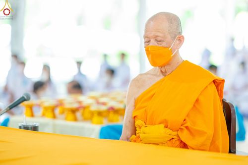 ภาพ No.47826:ประมวลภาพพิธีปิดแผ่นทองรูปเหมือนพระมงคลเทพมุนี (สด จนฺทสโร) พระผู้ปราบมาร และดวงแก้วธรรมชัย