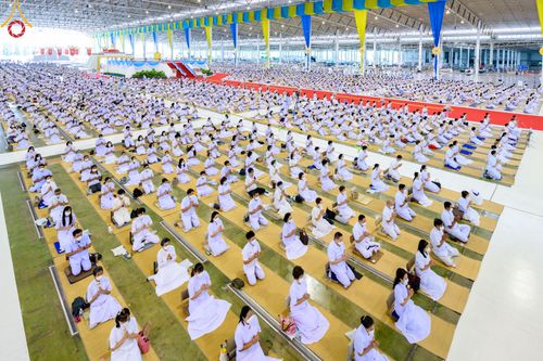 ภาพ No.52283:ประมวลภาพพิธีบูชาข้าวพระ (วันอาทิตย์ต้นเดือนตุลาคม) ณ วัดพระธรรมกาย จ.ปทุมธานี 