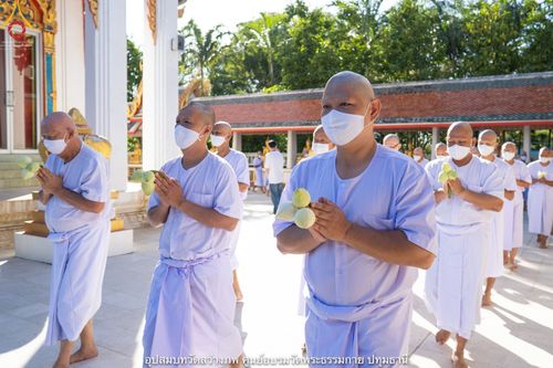 ภาพ No.40418:พิธีตัดปอยผม ปลงผม ขอขมารับผ้าไตรและพิธีบรรพชา ในโครงการอุปสมบท บูชาธรรมมหาปูชนียาจารย์ ประจำปี 2564 ชุดที่ 13