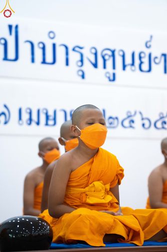 ภาพ No.45351:ประมวลภาพพิธีตักบาตรสามเณรใหม่ โครงการบรรพชาสามเณรฟื้นฟูพระพุทธศาสนาทั่วไทย ณ ศูนย์อบรมเยาวชนนครปฐม