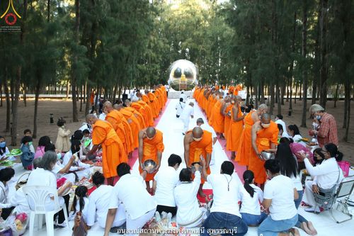 ภาพ No.41015:พิธีตัดปอยผม ปลงผม ขอขมารับผ้าไตรและพิธีบรรพชา ในโครงการอุปสมบท บูชาธรรมมหาปูชนียาจารย์ ประจำปี 2564 ชุดที่ 19