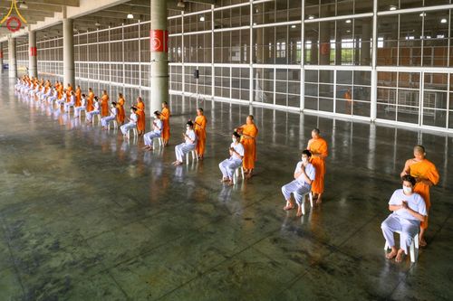 ภาพ No.43912:ประมวลภาพพิธีปลงผม ในโครงการอบรมธรรมทายาทระดับอุดมศึกษา รุ่นที่ 49