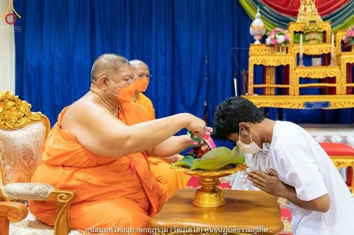 ภาพ No.40752:พิธีตัดปอยผม ปลงผม ขอขมารับผ้าไตรและพิธีบรรพชา ในโครงการอุปสมบท บูชาธรรมมหาปูชนียาจารย์ ประจำปี 2564 ชุดที่ 16