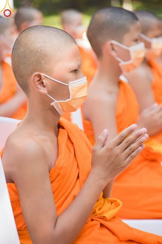 ภาพ No.45986:ประมวลภาพพิธีตักบาตร โครงการบรรพชาสามเณรฟื้นฟูพระพุทธศาสนาทั่วไทย ณ ณ ธุดงคสถานจันทปุระ