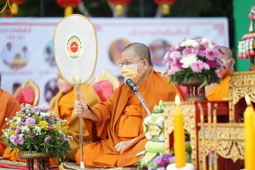 ภาพ No.43387: พิธีตักบาตรพระ 1,000 รูป ถวายเป็นพุทธบูชา ณ วัดห้วยตองสัก  จ.เชียงใหม่