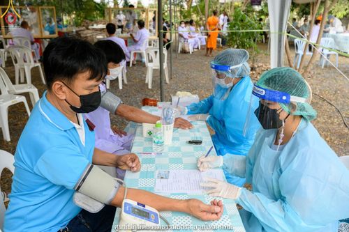 ภาพ No.39277:พิธีตัดปอยผมและปลงผมในโครงการอุปสมบท บูชาธรรมมหาปูชนียาจารย์ ประจำปี 2564 ชุดที่ 1