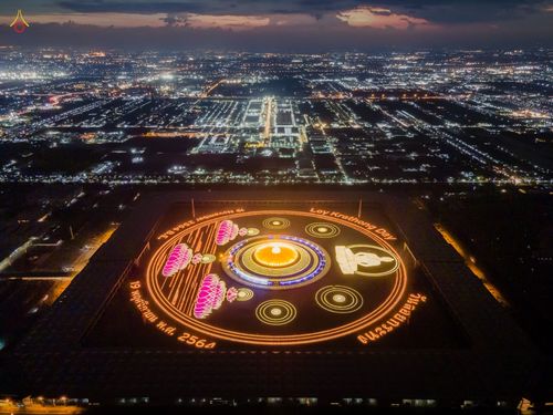 ภาพ No.38700:พิธีจุดประทีปถวายเป็นพุทธบูชา และพิธีลอยกระทงธรรม เนื่องในวันลอยกระทง ณ วัดพระธรรมกาย