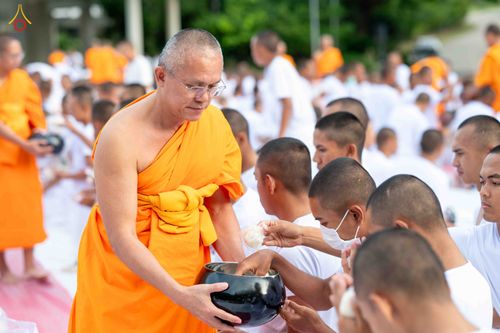 ภาพ No.341029:วันที่ 26 กรกฎาคม พ.ศ. 2569 โครงการพัฒนาคุณธรรม จริยธรรม สำหรับนักเรียนนายสิบตำรวจ (นสต.) รุ่นที่ 17 ศูนย์ฝึกอบรมตำรวจภูธรภาค 1 ได้จัดกิจกรรม ตักบาตรเพื่อน้อมอุทิศถวายเพื่อเป็นพระราชกุศลฯ  และปฏิบัติธรรม ติวธรรมมะ ณ ศูนย์ปฏิบัติธรรมเวิล์ดพีช วัลเล่ย์ (Wo