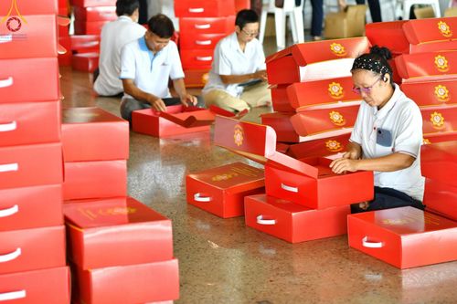 ภาพ No.212099:วันจันทร์ที่ 17 มีนาคม พ.ศ. 2568 บุญบรรจุกล่องไทยธรรม เพื่อถวายแด่พระสังฆาธิการ 40,000 กว่าวัดทั่วไทย ในวันคุ้มครองโลก 22 เมษายน พ.ศ. 2568 ณ บ้านแก้วเรือนทองคุณยายฯ วัดพระธรรมกาย