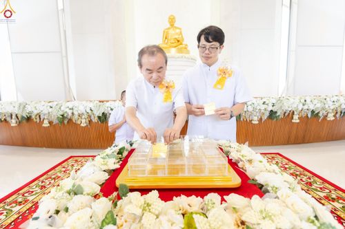 ภาพ No.239467:วันอาทิตย์ที่ 17 สิงหาคม พ.ศ. 2568 พิธีกดปุ่มอัญเชิญรูปเหมือน พระมงคลเทพมุนี (สด จันทสโร)  ณ มหาวิหารแก้วพระมงคลเทพมุนี  ศูนย์ปฏิบัติธรรมแก้วเมืองเลย