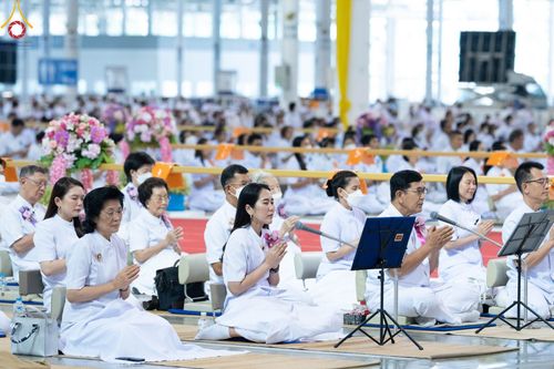 ภาพ No.99863:พิธีทอดผ้าป่า ต้นสมบัติจักรพรรดิ ในวันอาทิตย์ที่ 3 ธันวาคม พ.ศ. 2566 ณ สภาธรรมกายสากล วัดพระธรรมกาย จ.ปทุมธานี