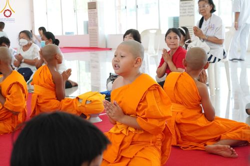 ภาพ No.134917:พิธีตัดปอยผม พิธีขอขมารับผ้าไตร พิธีบรรพชา และพิธีถวายบาตร ในโครงการบรรพชาสามเณร ฟื้นฟูพระพุทธศาสนาทั่วไทย  ณ ศูนย์ปฏิบัติธรรมและศูนย์อบรมเยาวชนเพชรบุรี ต.ท่าแลง อ.ท่ายาง จ.เพชรบุรี