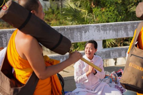 ภาพ No.193332:พิธีต้อนรับพระธรรมยาตรา ณ อนุสรณ์สถาน สถานที่เกิดในเพศสมณะ วัดสองพี่น้อง อำเภอสองพี่น้อง จังหวัดสุพรรณบุรี ในโครงการธรรมยาตรา กตัญญูบูชา มหาปูชนียาจารย์ พระมงคลเทพมุนี(สด จนฺทสโร) พระผู้ปราบมาร อนุสรณ์สถาน 7 แห่ง ปีที่ 13 วันที่ 11 มกราคม พ.ศ. 2568