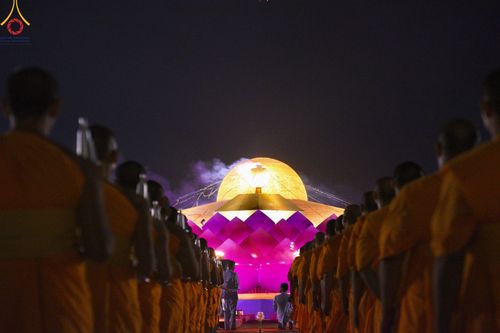 ภาพ No.160656:พิธีจุดประทีป 20,000 ดวง บูชาพระมหาธรรมกายเจดีย์ และบูชาพระมงคลเทพมุนี (สด จนฺทสโร) พระผู้ปราบมาร ณ ลานธรรม พระมหาธรรมกายเจดีย์ วัดพระธรรมกาย จ.ปทุมธานี วันที่ 10 ตุลาคม พ.ศ. 2567