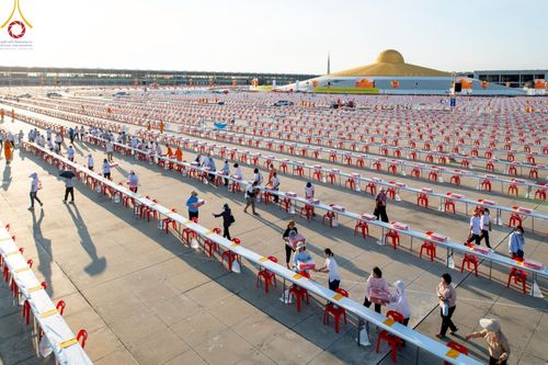 ภาพ No.219148:วันที่ 19-21 เมษายน พ.ศ. 2568 การเตรียมงานในลานธรรม , วิหารคด เพื่องานวันคุ้มครองโลก 22 เมษายน พ.ศ. 2568