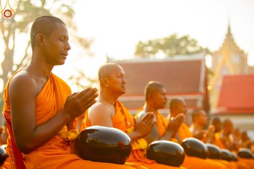 ภาพ No.197713:พิธีตักบาตรพระธรรมยาตรา ณ อนุสรณ์สถานลำดับที่ 4 สถานที่เกิดด้วยกายธรรม วัดโบสถ์(บน) ต.บางคูเวียง จ.นนทบุรี ในโครงการธรรมยาตรา กตัญญูบูชา มหาปูชนียาจารย์ พระมงคลเทพมุนี(สด จนฺทสโร) พระผู้ปราบมาร อนุสรณ์สถาน 7 แห่ง ปีที่ 13 วันที่ 19 มกราคม พ.ศ. 2568