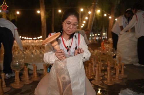 ภาพ No.108336:V.5 ทุ่มพลัง การเตรียมงาน เก็บงาน การรับบุญของเจ้าหน้าที่หน่วยงานต่างๆ เพื่อโครงการธรรมยาตรา กตัญญูบูชามหาปูชนียาจารย์ พระมงคลเทพมุนี (สด จนฺทสโร) พระผู้ปราบมาร อนุสรณ์สถาน 7 แห่ง ปีที่ 12 ระหว่างวันที่ 2 - 31 มกราคม พ.ศ. 2567