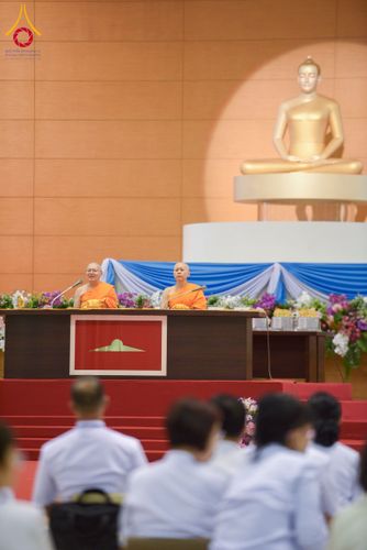 ภาพ No.232093:วันอาทิตย์ที่ 6 กรกฏาคม พ.ศ. 2568 พิธีตักบาตร ข้าวสารอาหารแห้ง  พิธีบูชาข้าวพระ สัมมนาพิเศษราชเหล็ก ณ สภาธรรมกายสากล วัดพระธรรมกาย