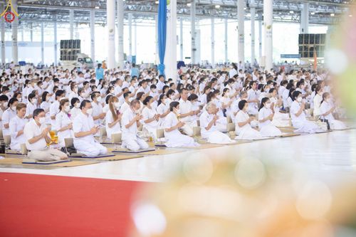 ภาพ No.86913:พิธีตักบาตร , พิธีบูชาข้าวพระ , พิธีจุดเทียนใจ ไฟนิรันดร์ อนันตชัย ในวันอาทิตย์ต้นเดือน 3 กันยายน พ.ศ. 2566 ณ วัดพระธรรมกาย