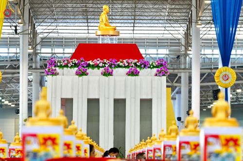 ภาพ No.60391:การต้อนรับพระสังฆาธิการ 10,000 กว่าวัดทั่วประเทศ พิธีมอบปัจจัยช่วยเหลือครู 4 จังหวัดชายแดนภาคใต้ พิธีปฏิบัติธรรม ในวันคุ้มครองโลก วันจันทร์ที่ 22 เมษายน พ.ศ.2567 ณ วัดพระธรรมกาย จ.ปทุมธานี