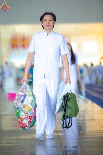 ภาพ No.137241:พิธีตักบาตร และปฏิบัติธรรม ในวันวิสาขบูชา วันพุธที่ 22 พฤษภาคม พ.ศ. 2567 ( วันพระขึ้น15 ค่ำ เดือน 6 ) ณ วัดพระธรรมกาย จ.ปทุมธานี