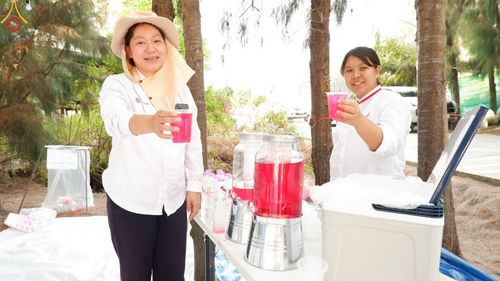 ภาพ No.198796:V.50 สารพัดV สารพัดดี ที่ธรรมยาตรา ในโครงการธรรมยาตรา กตัญญูบูชา มหาปูชนียาจารย์ พระมงคลเทพมุนี(สด จนฺทสโร) พระผู้ปราบมาร อนุสรณ์สถาน 7 แห่ง ปีที่ 13 ระหว่างวันที่ 2-31 มกราคม พ.ศ. 2568