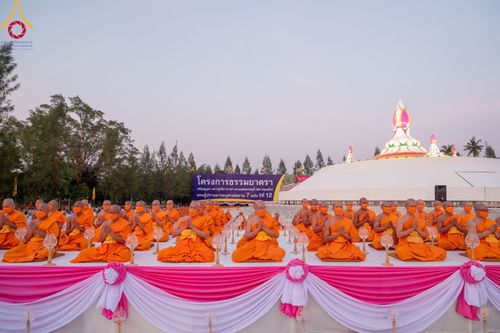ภาพ No.109648:พิธีจุดประทีปถวายเป็นพุทธบูชา และบูชาธรรมมหาปูชนียาจารย์ วันที่ 10 มกราคม พ.ศ. 2567 ณ อนุสรณ์สถานคลองบางนางแท่น อ.สามพราน จ.นครปฐม