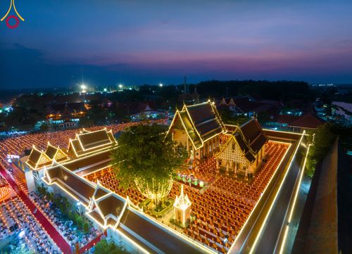 ภาพ No.112087:พิธีจุดประทีปถวายเป็นพุทธบูชา และบูชาธรรมมหาปูชนียาจารย์ พระมงคลเทพมุนี(สด จนฺทสโร) ในโครงการธรรมยาตรา กตัญญูบูชา มหาปูชนียาจารย์ พระมงคลเทพมุนี(สด จนฺทสโร) พระผู้ปราบมาร อนุสรณ์สถาน 7 แห่ง ปีที่ 12 วันที่ 14 มกราคม พ.ศ. 2567 ณ วัดสองพี่น้อง อ.สองพี่น้อง