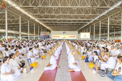 ภาพ No.215025:วันเสาร์ที่ 5 เมษายน พ.ศ. 2568 พิธีเวียนประทักษิณรอบพระมหาธรรมกายเจดีย์  พิธีวันทาเจดีย์ พิธีขอขมาและมอบผ้าไตร ในโครงการบรรพชาสามเณรฟื้นฟูพระพุทธศาสนาทั่วไทย , โครงการหน่อแก้วเปรียญธรรม รุ่นที่ 13 ,  โครงการสามเณรยุวธรรมทายาท รุ่นที่ 33 , โครงการสามเณรมั