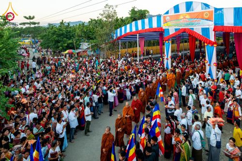พิธีทอดกฐินสมทบ โดยมูลนิธิธรรมกาย ในนามหลวงพ่อธัมมชโย ณ วัดสัทธนารามา บานา วิหาร เมืองไดยุน รัฐอรุนาจาลประเทศ ประเทศอินเดีย วันที่ 15 พฤศจิกายน พ.ศ. 2567
